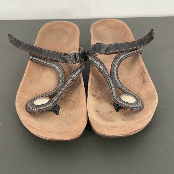 Naot Leather Sandal Thong T Strap Buckle Adjustable Strap Sz 41 (10) - Picture 1 of 8
